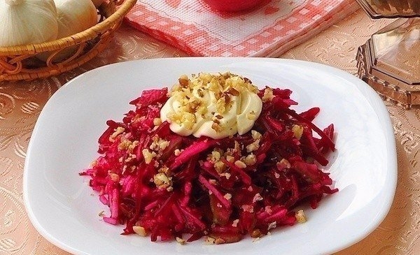 Очень вкусный салатик - "Пиковая дама" Очень вкусный салатик - "Пиковая дама"