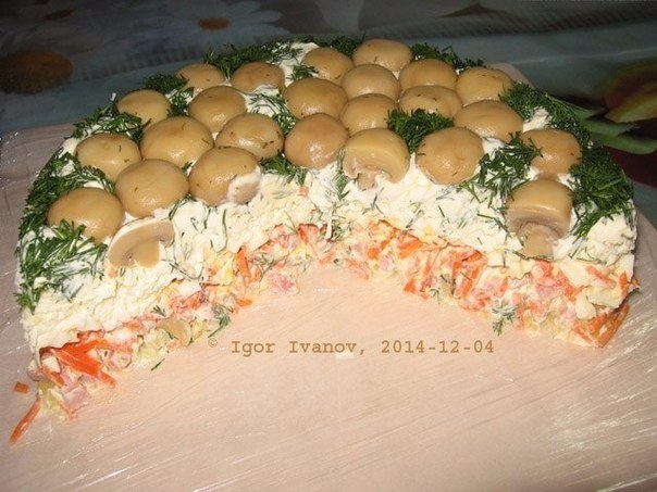 Салат "Грибная поляна" (закусочный торт). Салат "Грибная поляна" (закусочный торт).
