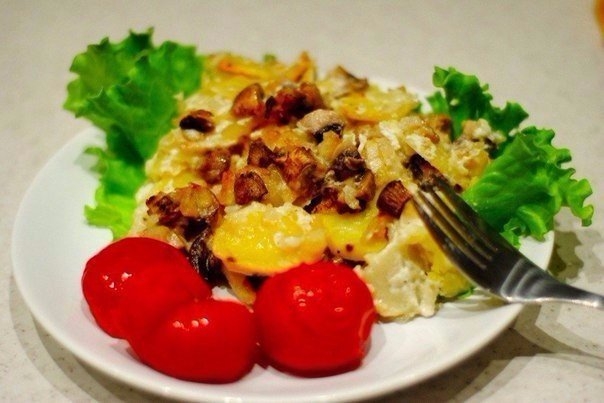 Картофель с шампиньонами в сметане. Картофель с шампиньонами в сметане.
