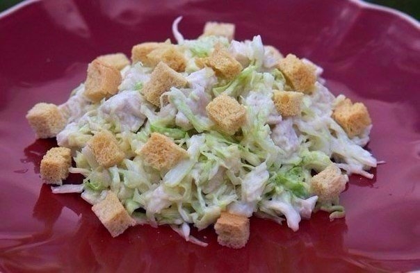 Салат из свежей капусты с курицей. Салат из свежей капусты с курицей.