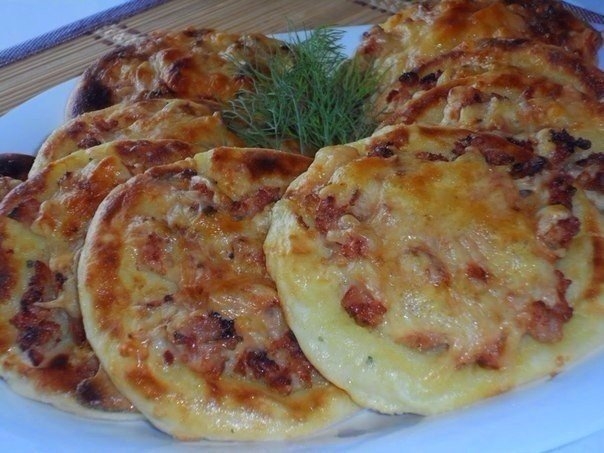 КАРТОФЕЛЬНЫЕ ВАТРУШКИ С КУРИЦЕЙ КАРТОФЕЛЬНЫЕ ВАТРУШКИ С КУРИЦЕЙ