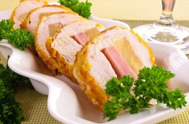 Куриное филе, фаршированное сыром, ветчиной и ананасами Куриное филе, фаршированное сыром, ветчиной и ананасами