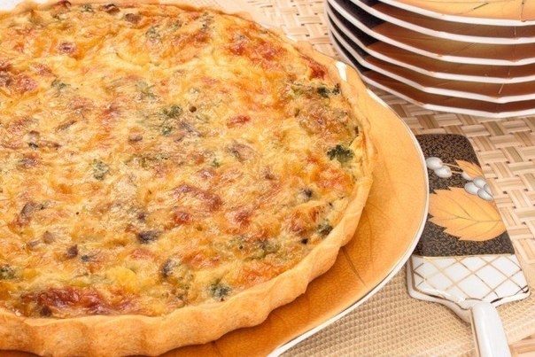 Лоранский пирог с курицей, грибами и брокколи Лоранский пирог с курицей, грибами и брокколи