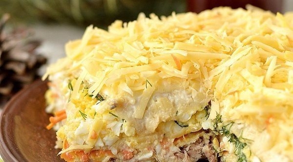 Закусочный торт из вафельных коржей с консервами Закусочный торт из вафельных коржей с консервами