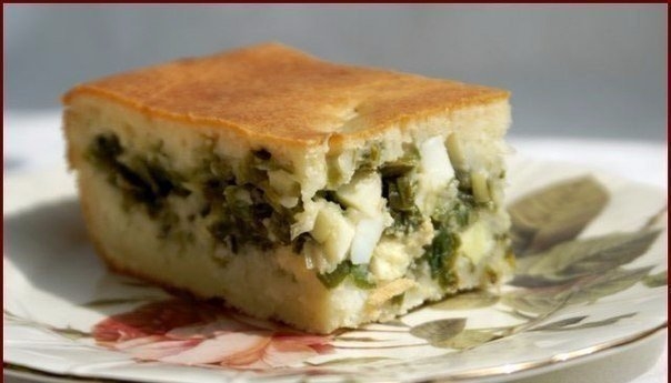 Быстрый (заливной) пирог с зелёным луком и яйцом