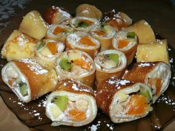 Блинные роллы,вкусные и лёгкие с творожно-фруктовой начинкой.