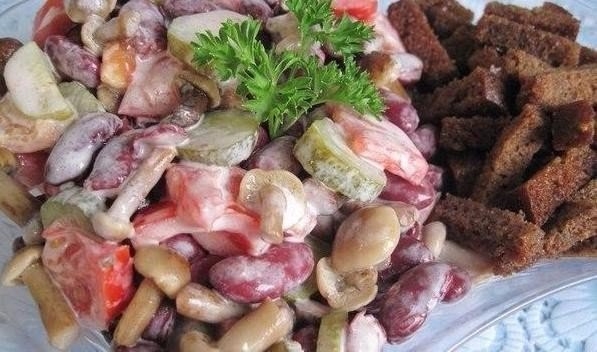 Салат с фасолью "ХРУСТЯЩИЙ". Салат с фасолью "ХРУСТЯЩИЙ".