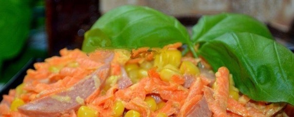 Салат с копченой колбасой и морковью. Салат с копченой колбасой и морковью.