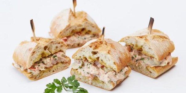 СЭНДВИЧ С ТУНЦОМ, ОВОЩАМИ И СОУСОМ ЧИЛИ. СЭНДВИЧ С ТУНЦОМ, ОВОЩАМИ И СОУСОМ ЧИЛИ.