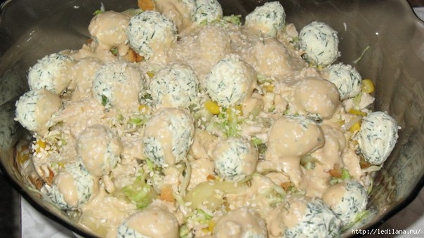 ВКУСНЫЙ САЛАТ ИЗ ПЕКИНСКОЙ КАПУСТЫ, КУРИЦЫ И КРУТОНОВ С ОРИГИНАЛЬНОЙ ЗАПРАВКОЙ. ВКУСНЫЙ САЛАТ ИЗ ПЕКИНСКОЙ КАПУСТЫ, КУРИЦЫ И КРУТОНОВ С ОРИГИНАЛЬНОЙ ЗАПРАВКОЙ.