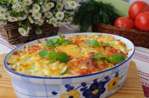 Сытная лазанья из макарон с мясным фаршем Сытная лазанья из макарон с мясным фаршем