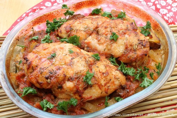 Куриные грудки, запеченные с картофелем Куриные грудки, запеченные с картофелем