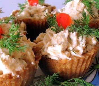 Тарталетки с луком,сыром и семгой Тарталетки с луком,сыром и семгой