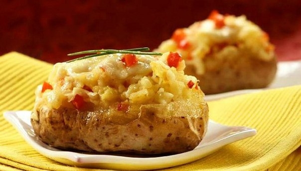 Картофель, фаршированный копченой рыбой Картофель, фаршированный копченой рыбой