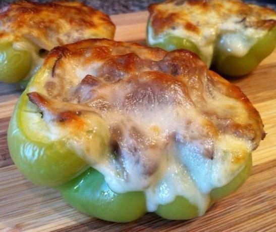 НАИВКУСНЕЙШИЙ НАЧИНЁННЫЙ ПЕРЧИК С СЫРОМ И ГРИБАМИ НАИВКУСНЕЙШИЙ НАЧИНЁННЫЙ ПЕРЧИК С СЫРОМ И ГРИБАМИ