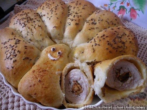 СОЧНЫЙ ПИРОГ С КУРИЦЕЙ "НАСЕДКА". СОЧНЫЙ ПИРОГ С КУРИЦЕЙ "НАСЕДКА".
