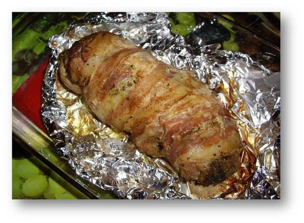 Мясной рулет с грибами и гранатом Мясной рулет с грибами и гранатом