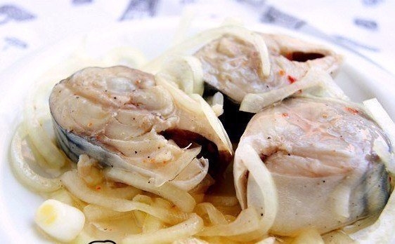 СКУМБРИЯ, МАРИНОВАННАЯ В ДОМАШНИХ УСЛОВИЯХ СКУМБРИЯ, МАРИНОВАННАЯ В ДОМАШНИХ УСЛОВИЯХ