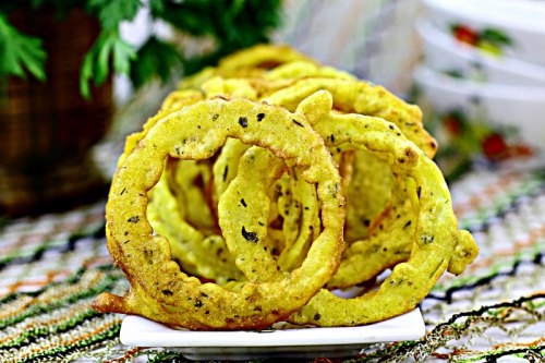 Луковые кольца в кукурузном кляре