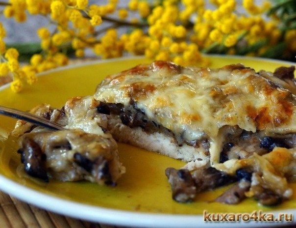 КУРОЧКА С ГРИБОЧКАМИ ПОД СЫРНОЙ ШУБКОЙ КУРОЧКА С ГРИБОЧКАМИ ПОД СЫРНОЙ ШУБКОЙ