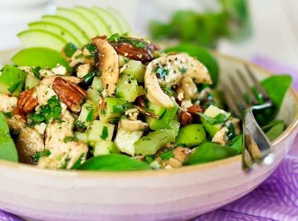 САЛАТ ИЗ КОПЧЕНОЙ КУРИЦЫ С ФАСОЛЬЮ И СВЕЖИМИ ОГУРЦАМИ. САЛАТ ИЗ КОПЧЕНОЙ КУРИЦЫ С ФАСОЛЬЮ И СВЕЖИМИ ОГУРЦАМИ.