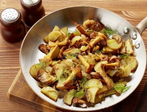 РЕЦЕПТ ЖАРЕНОГО КАРТОФЕЛЯ С ЛИСИЧКАМИ РЕЦЕПТ ЖАРЕНОГО КАРТОФЕЛЯ С ЛИСИЧКАМИ