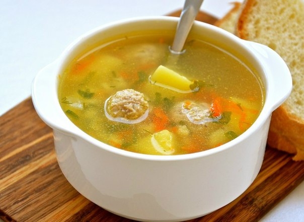 Суп с фрикадельками из курицы и креветок Суп с фрикадельками из курицы и креветок