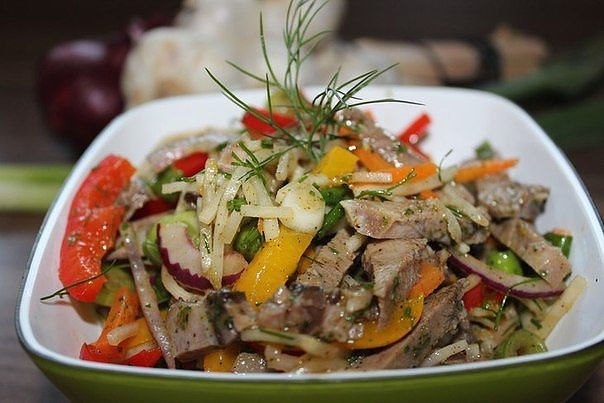 Салат С КУРИЦЕЙ И СОЛЕНЫМИ ГРИБАМИ Салат С КУРИЦЕЙ И СОЛЕНЫМИ ГРИБАМИ