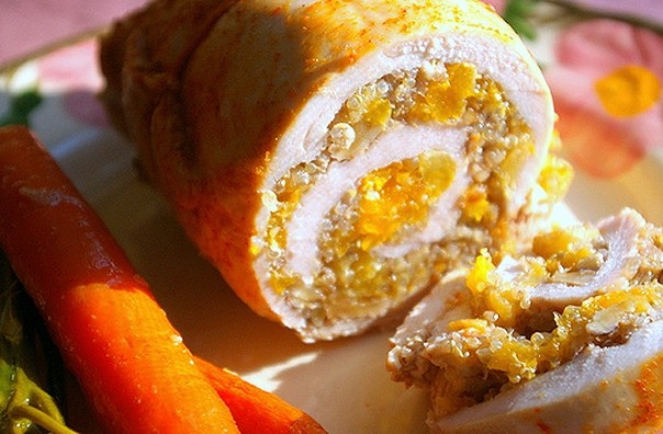 РУЛЕТ ИЗ ИНДЕЙКИ С КУРАГОЙ РУЛЕТ ИЗ ИНДЕЙКИ С КУРАГОЙ