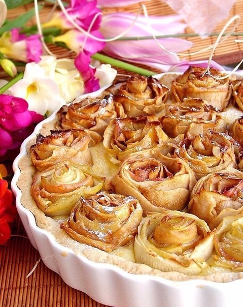 Яблочный пирог с розочками. Кулинарная идея!