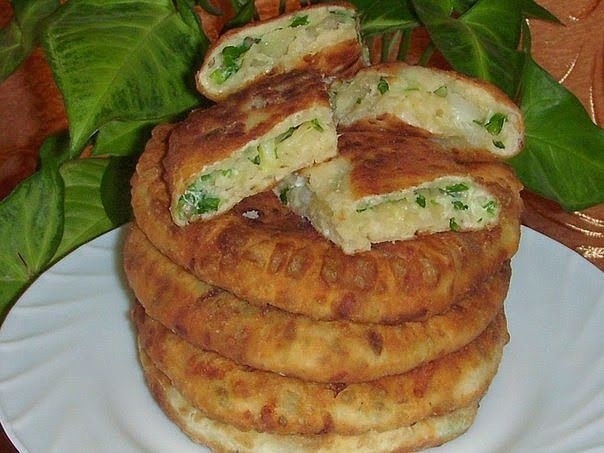 Лепёшки с начинкой из зелёного лука. Лепёшки с начинкой из зелёного лука.
