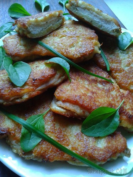 КУРИНОЕ ФИЛЕ В НЕЖНОЙ КАРТОФЕЛЬНО-СЫРНОЙ ШУБКЕ.