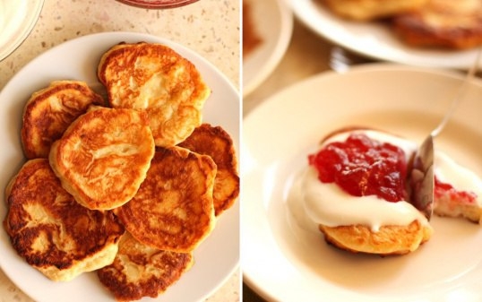 СЫРНИКИ ИЗ КУРИЦЫ ПОД МОЛОЧНЫМ СОУСОМ СЫРНИКИ ИЗ КУРИЦЫ ПОД МОЛОЧНЫМ СОУСОМ