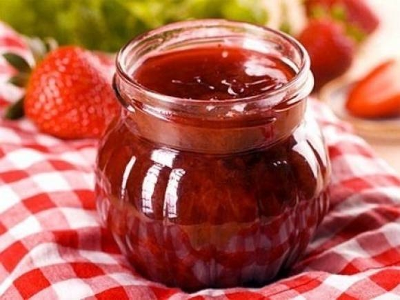 Клубничный джем - хорош к чаю и сейчас, и зимними вечерами Клубничный джем - хорош к чаю и сейчас, и зимними вечерами