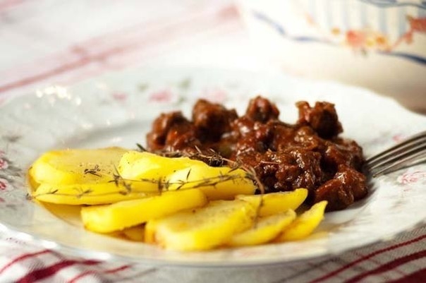 Мясное рагу с картофелем Мясное рагу с картофелем