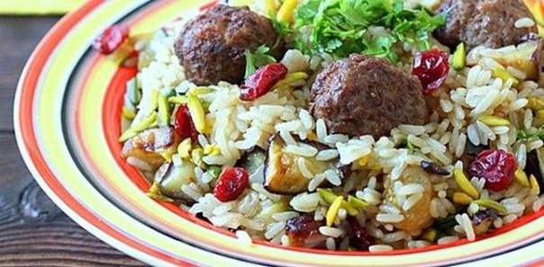 Плов по -турецки с мясными шариками Плов по -турецки с мясными шариками
