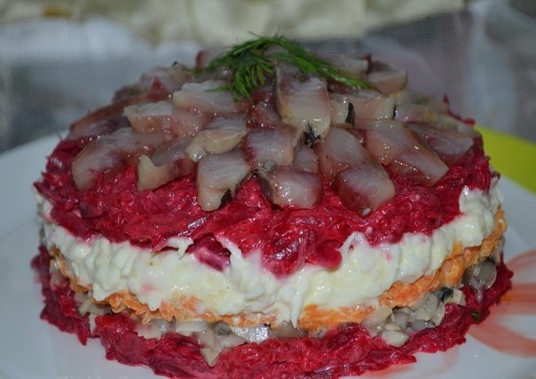 Салат "Сельдь с маринованными грибами" (слоеный) Салат "Сельдь с маринованными грибами" (слоеный)