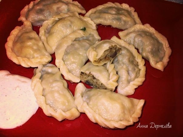 ВАРЕНИКИ С КАРТОШКОЙ,ГРИБАМИ И ШКВАРКАМИ ВАРЕНИКИ С КАРТОШКОЙ,ГРИБАМИ И ШКВАРКАМИ