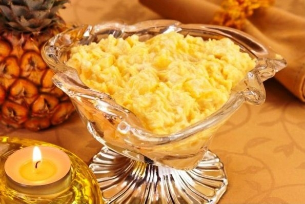 Салат с ананасом, сыром и чесноком Салат с ананасом, сыром и чесноком