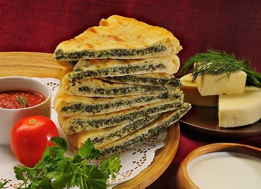 Пирог с сыром и свекольной ботвой по-осетински Пирог с сыром и свекольной ботвой по-осетински