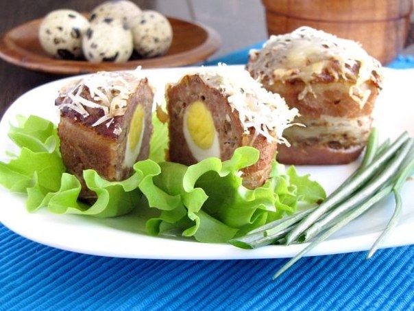 Мясные "кексы" с перепелиными яйцами Мясные "кексы" с перепелиными яйцами