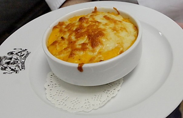 Шотландский пай с дикой уткой, тыквенным пюре и карамелизированной морковью Шотландский пай с дикой уткой, тыквенным пюре и карамелизированной морковью