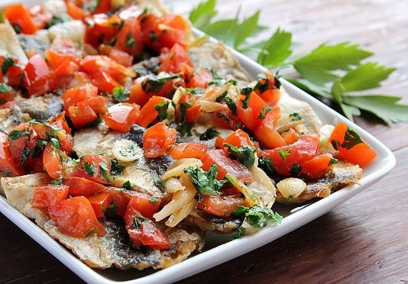 Свежая сельдь с овощами Свежая сельдь с овощами