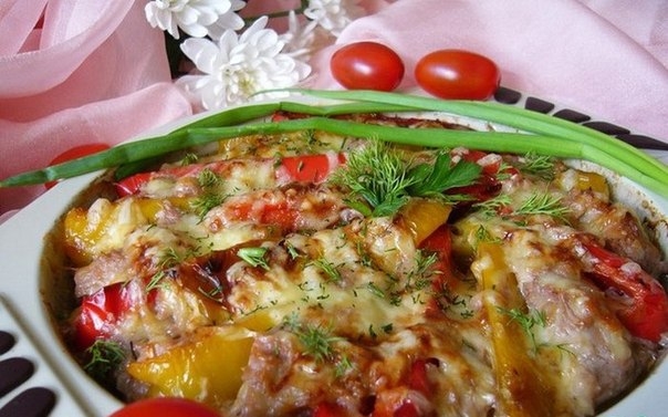 Куриная грудка, запечённая в соусе с перцем Куриная грудка, запечённая в соусе с перцем