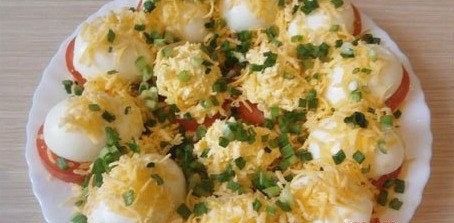 Закуска из яиц и помидоров Закуска из яиц и помидоров
