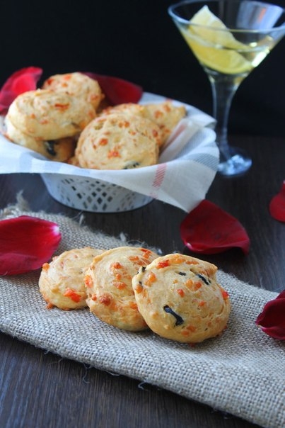 Печенье с сыром маслинами и оливками Печенье с сыром маслинами и оливками