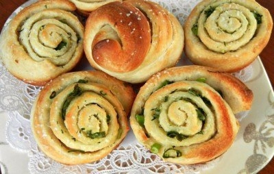 Луково - чесночные рогалики Луково - чесночные рогалики