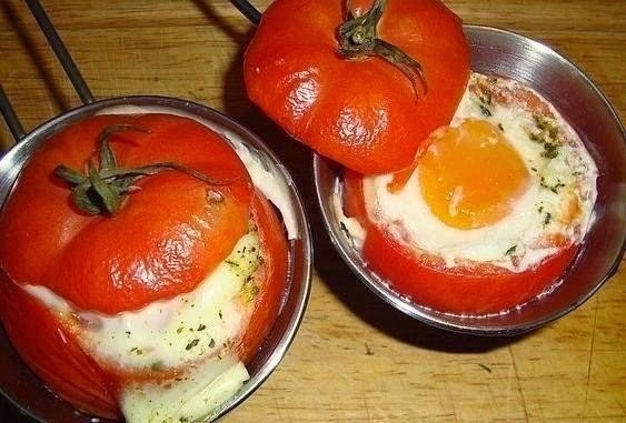 Яичница в помидоре. Яичница в помидоре.