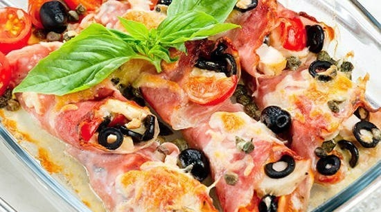 Куриные рулетики с сыром в ветчине. Куриные рулетики с сыром в ветчине.