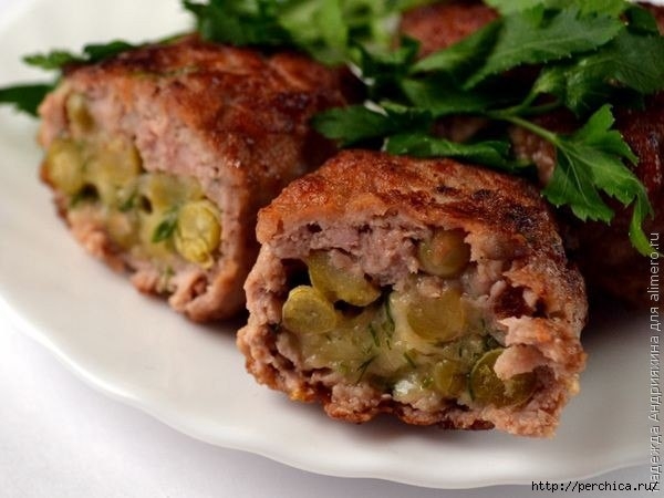 Зразы мясные с сыром и горошком Зразы мясные с сыром и горошком